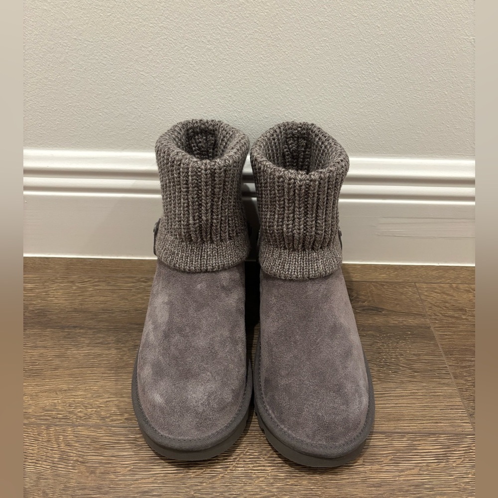 UGG Boots Saela Rib Knit Cuff Grey Suede Ankle Shearling - Picture 2 of 3